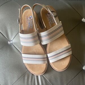 Skechers Tan Sandals with Wide Strap and Platform Sole NWOT